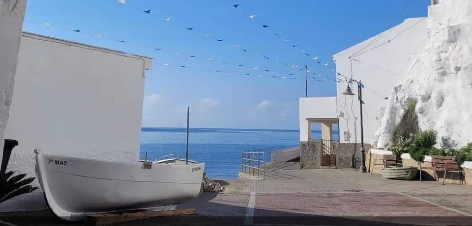 Vissersboten op het strand van La Caleta